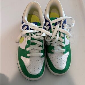 Nike Kids Low-Top Sneakers in Green & White